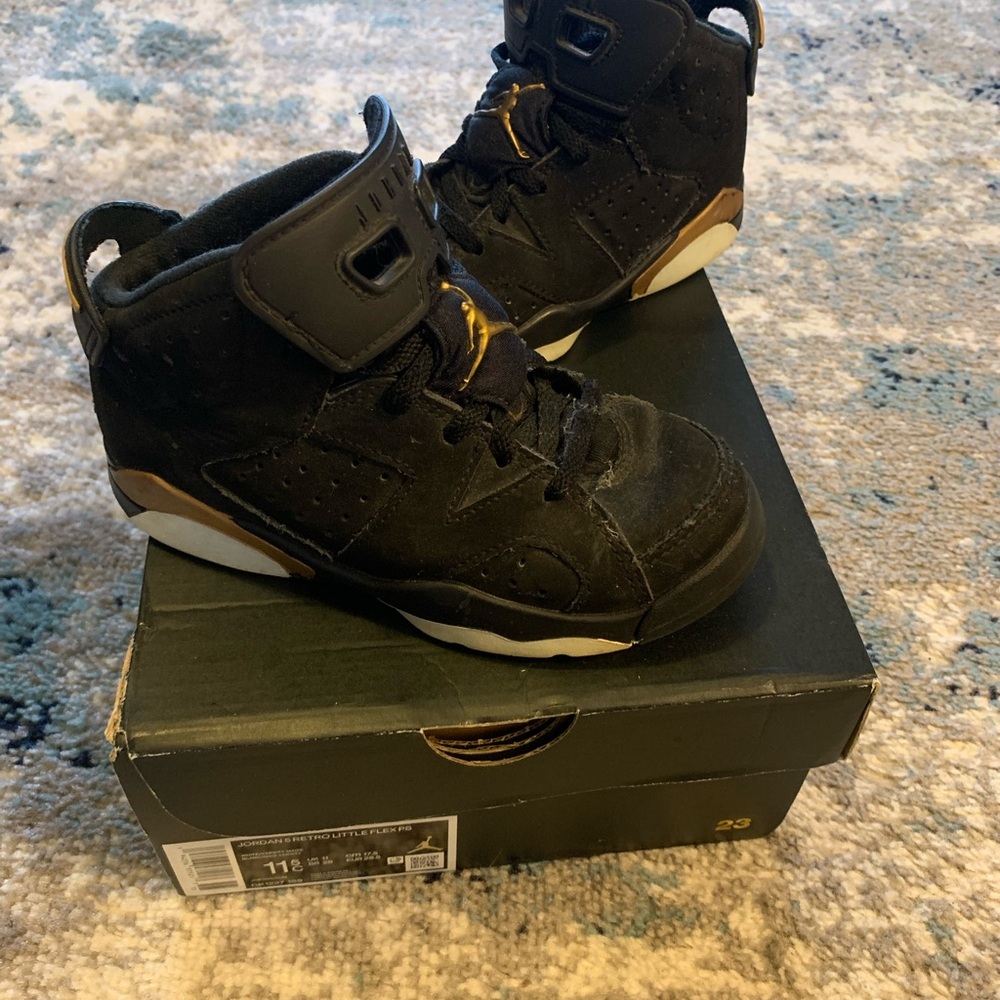 Air Jordan 6 Retro Black Sneakers - Picture 2 of 9